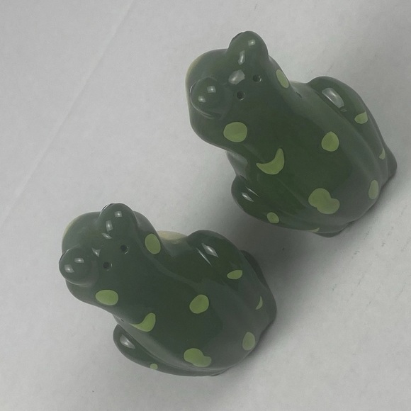  🌺 3/$25 🌺 2000’s Ceramic Salt & Pepper Shakers | Green Polka Dot | NEW in box - Picture 8 of 10